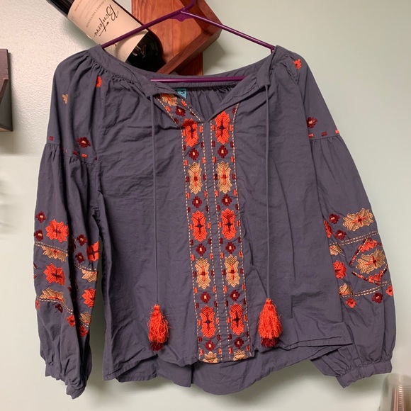 Grey embroidery top - Picture 1 of 4